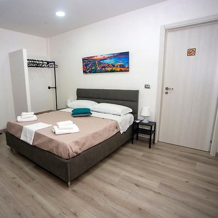 Na City Rooms Naples Luaran gambar