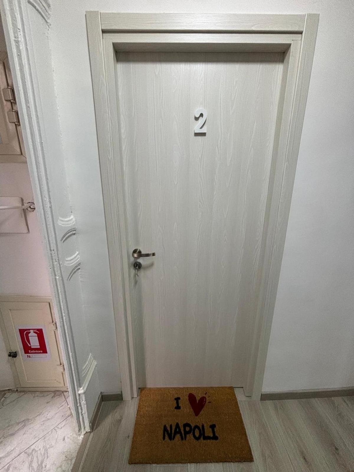 Na City Rooms Naples Luaran gambar