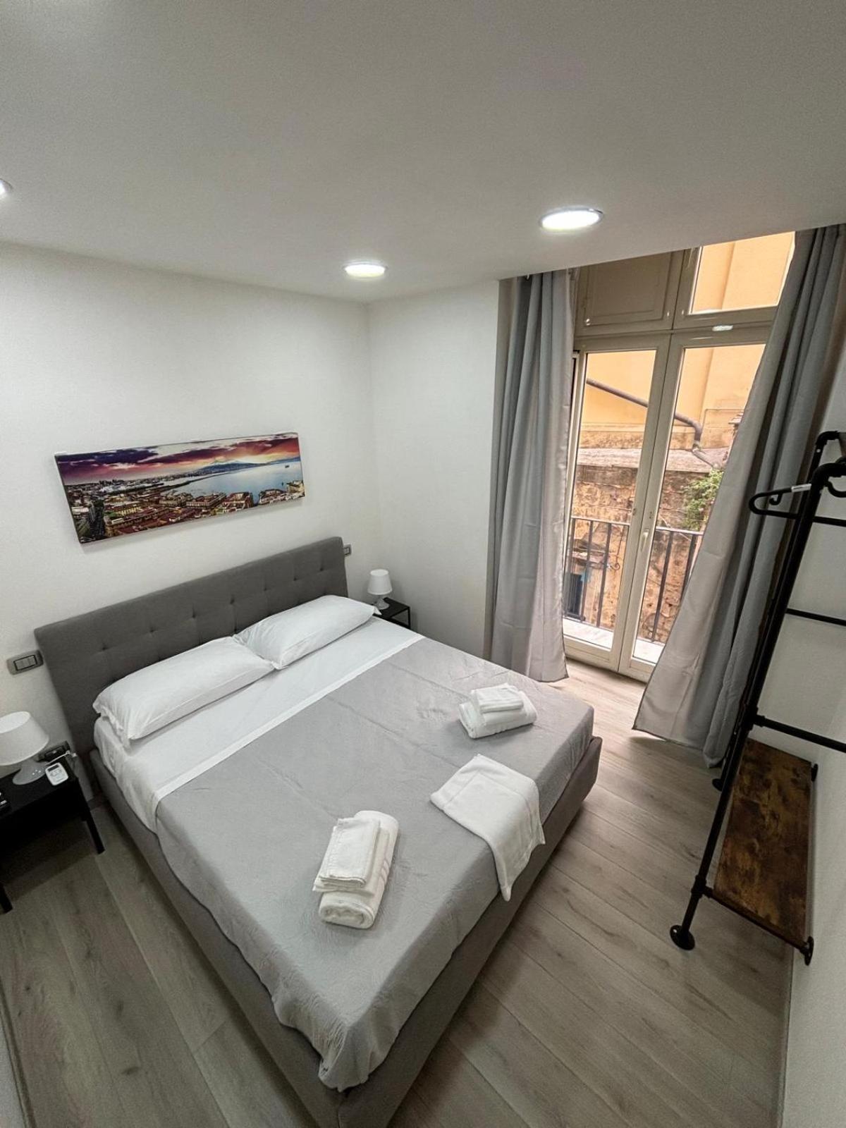 Na City Rooms Naples Luaran gambar