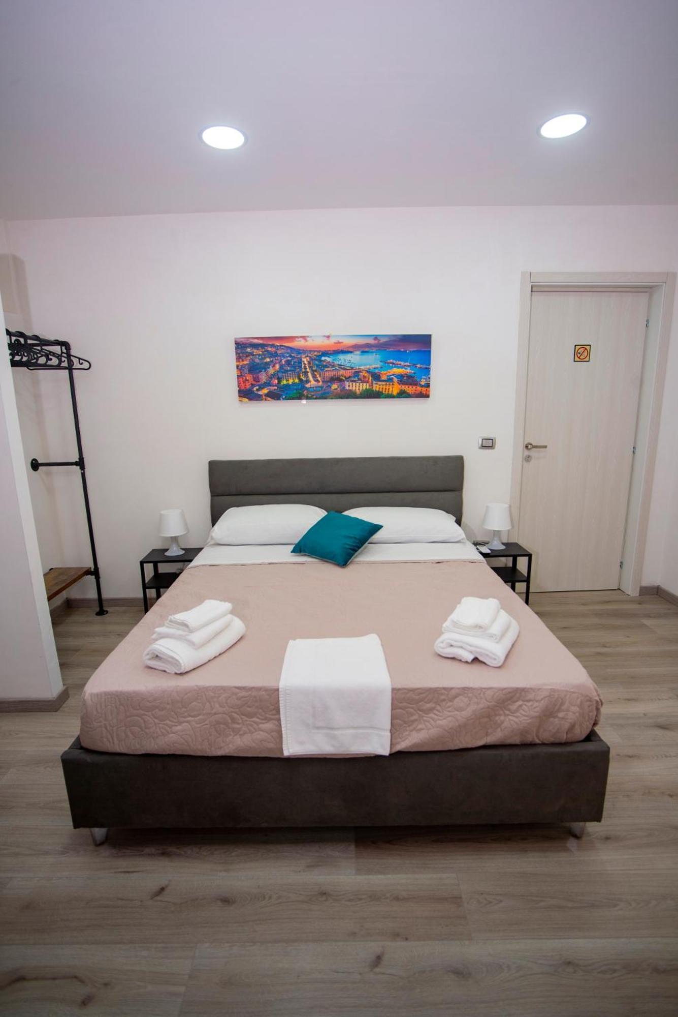 Na City Rooms Naples Luaran gambar
