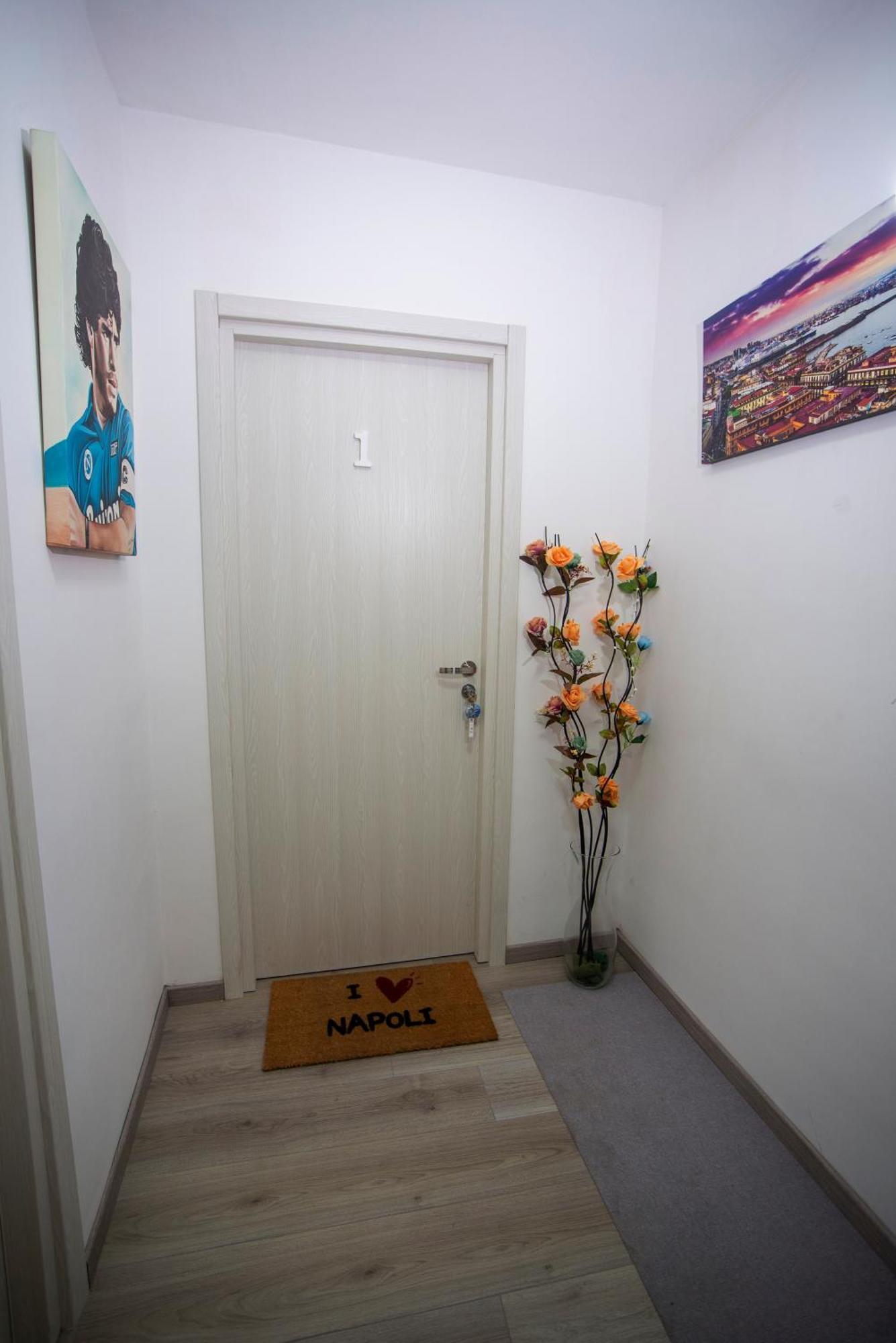 Na City Rooms Naples Luaran gambar
