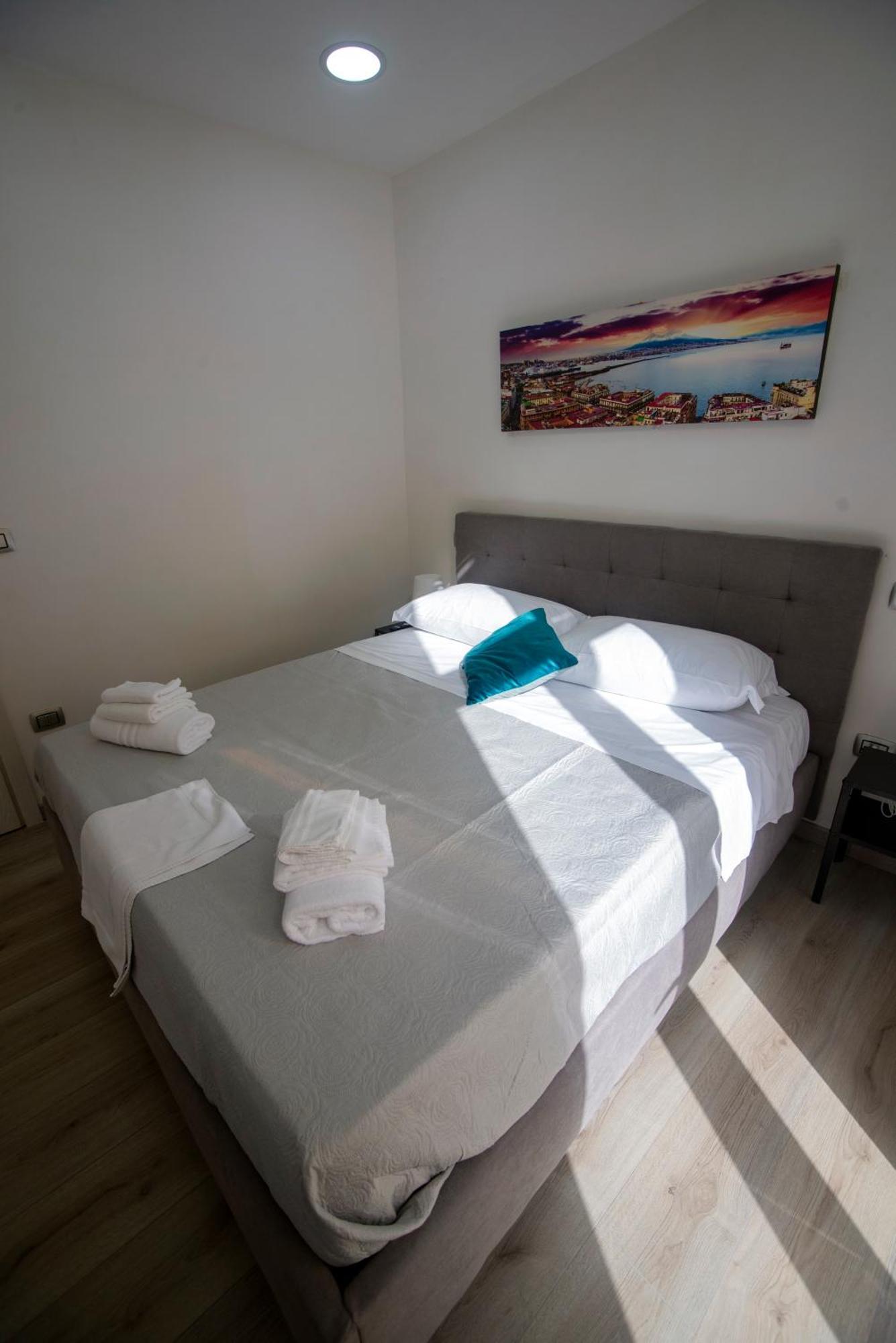 Na City Rooms Naples Luaran gambar