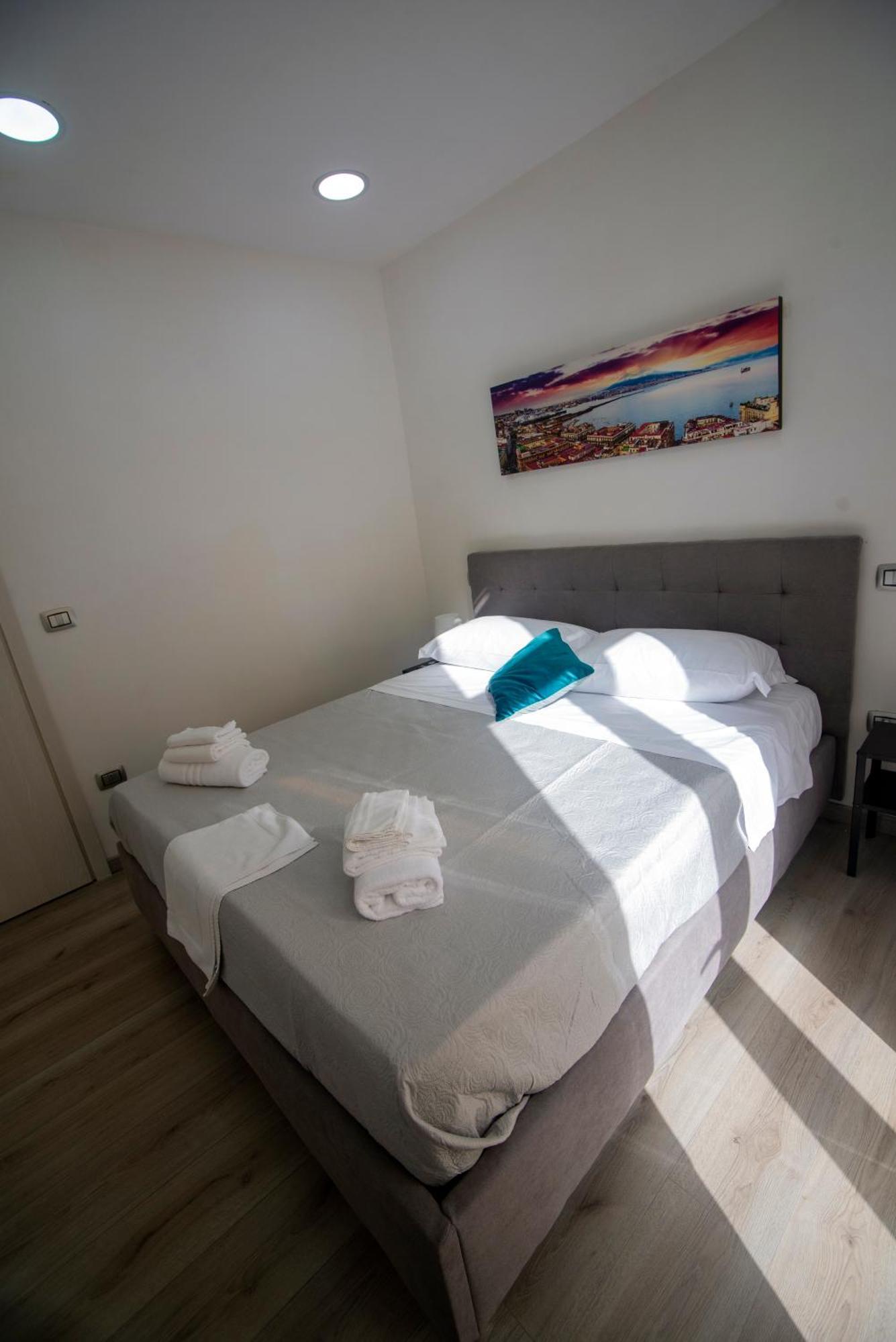 Na City Rooms Naples Luaran gambar