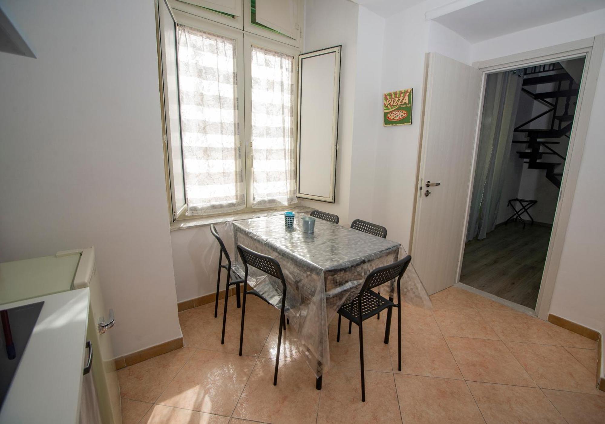 Na City Rooms Naples Luaran gambar