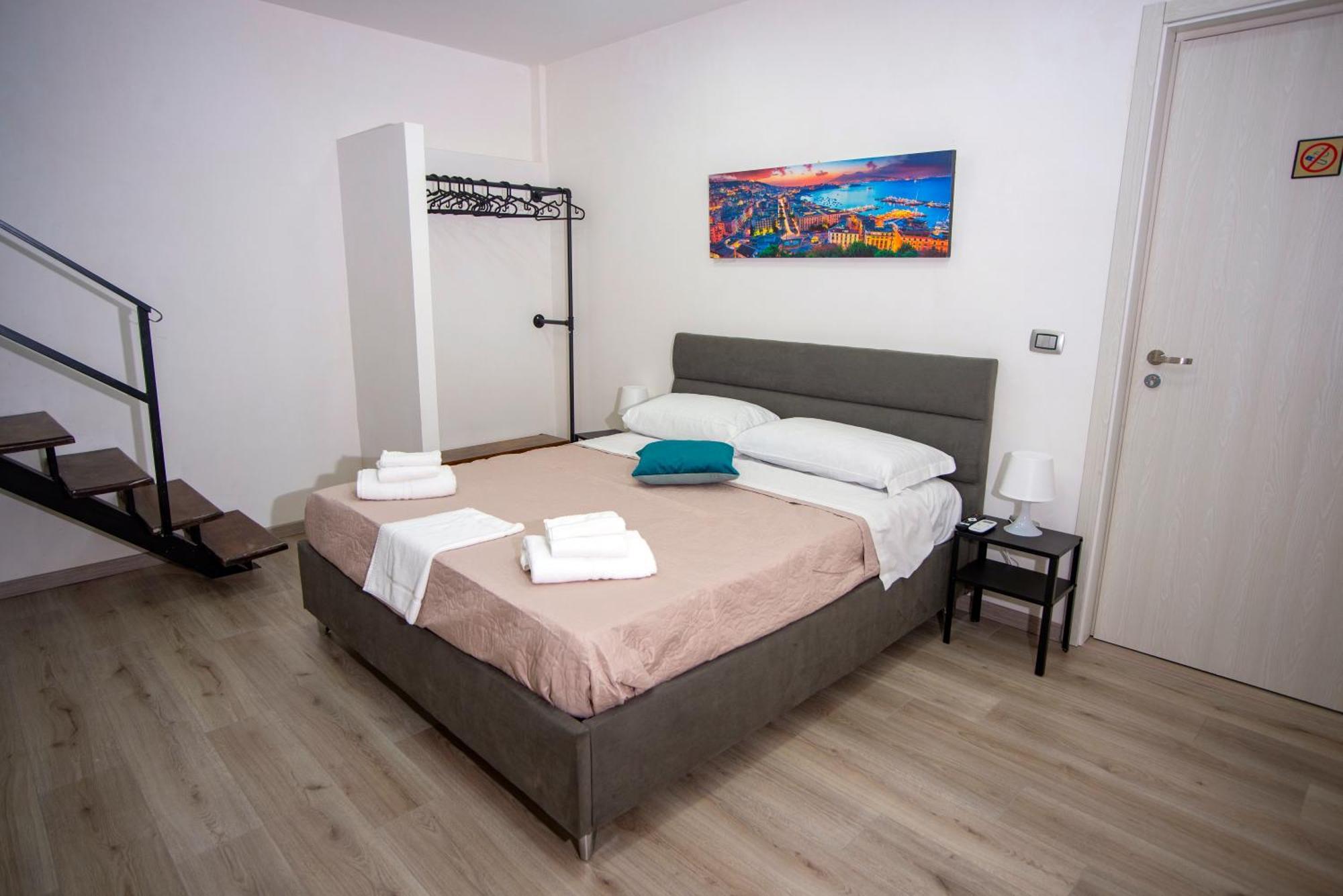 Na City Rooms Naples Luaran gambar