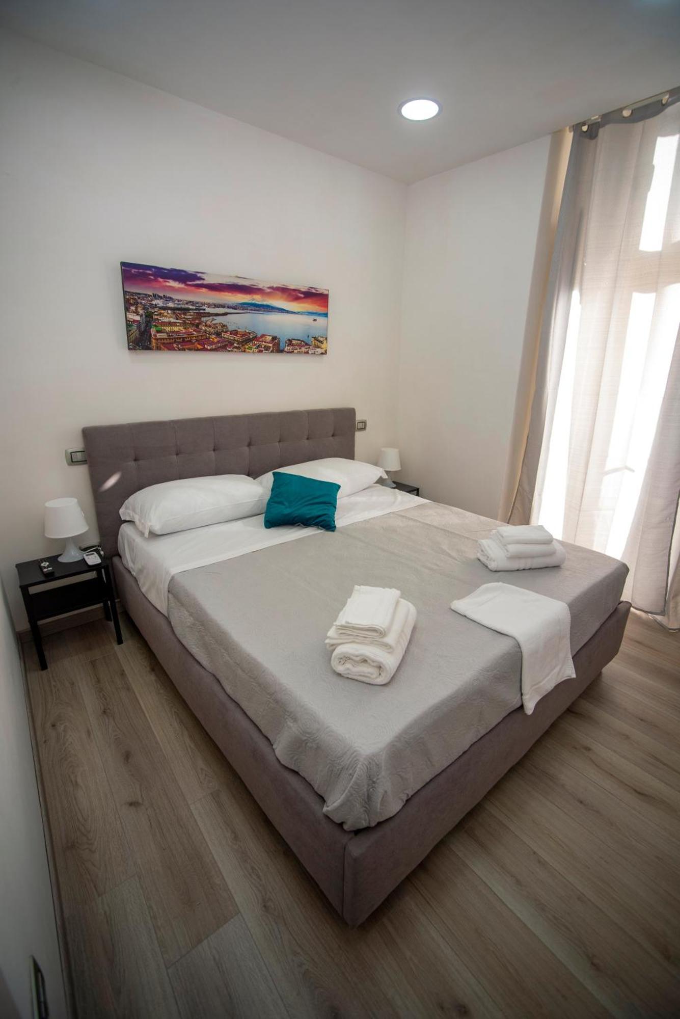 Na City Rooms Naples Luaran gambar