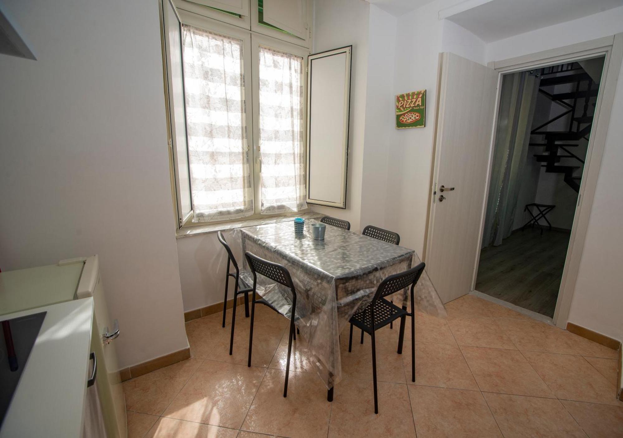 Na City Rooms Naples Luaran gambar