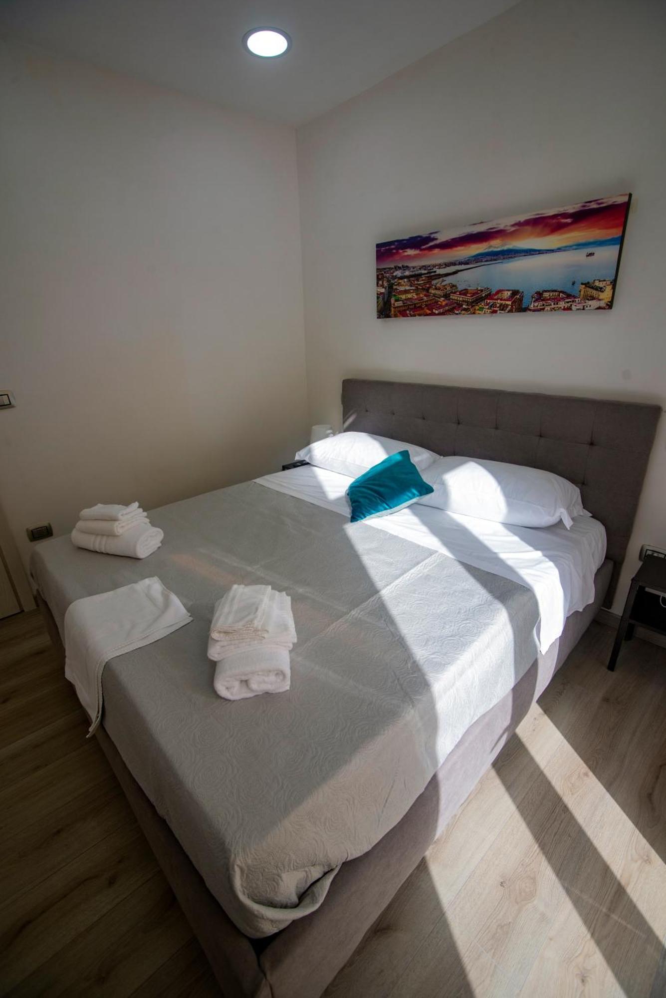 Na City Rooms Naples Luaran gambar