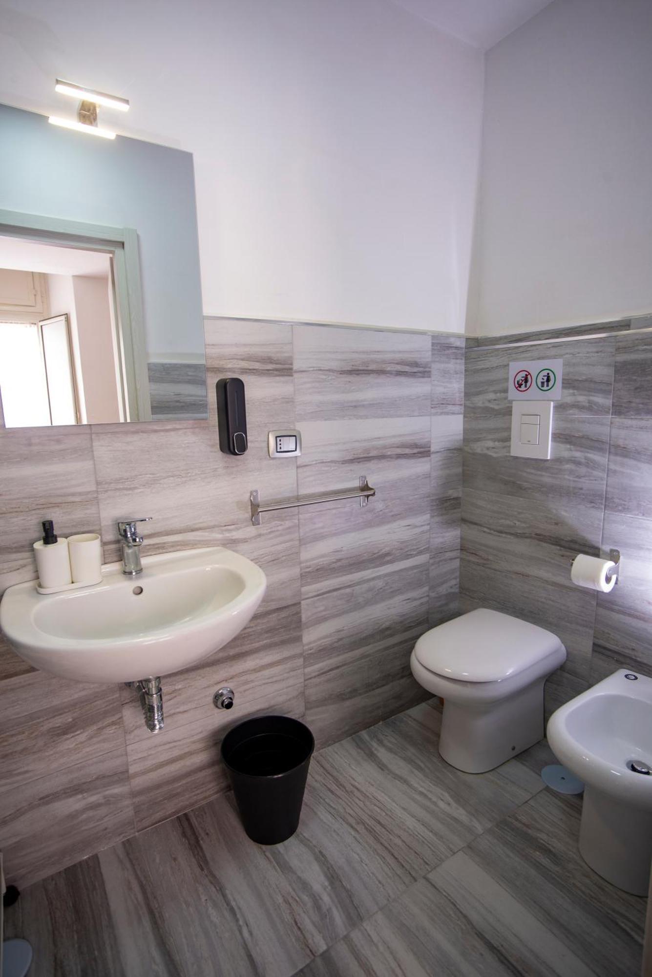 Na City Rooms Naples Luaran gambar
