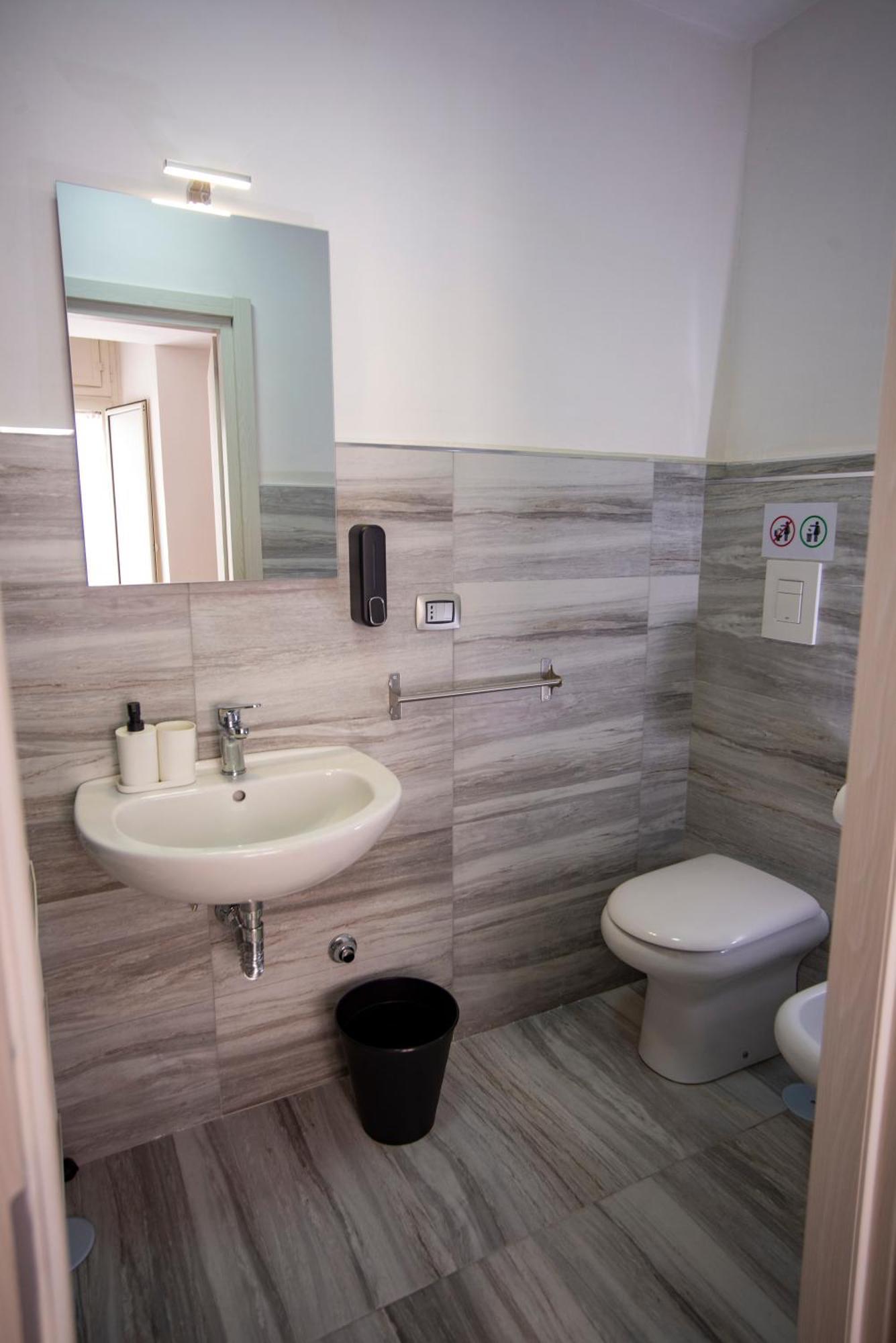Na City Rooms Naples Luaran gambar