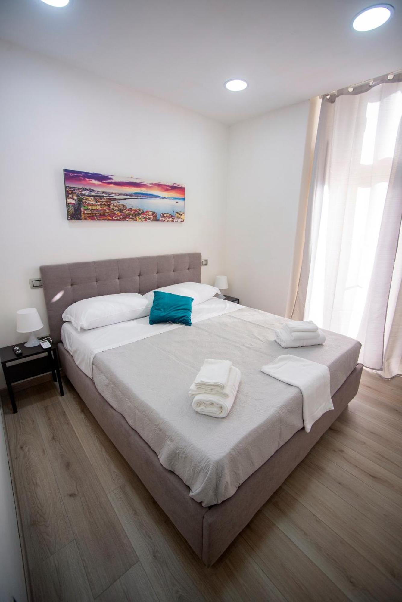 Na City Rooms Naples Luaran gambar