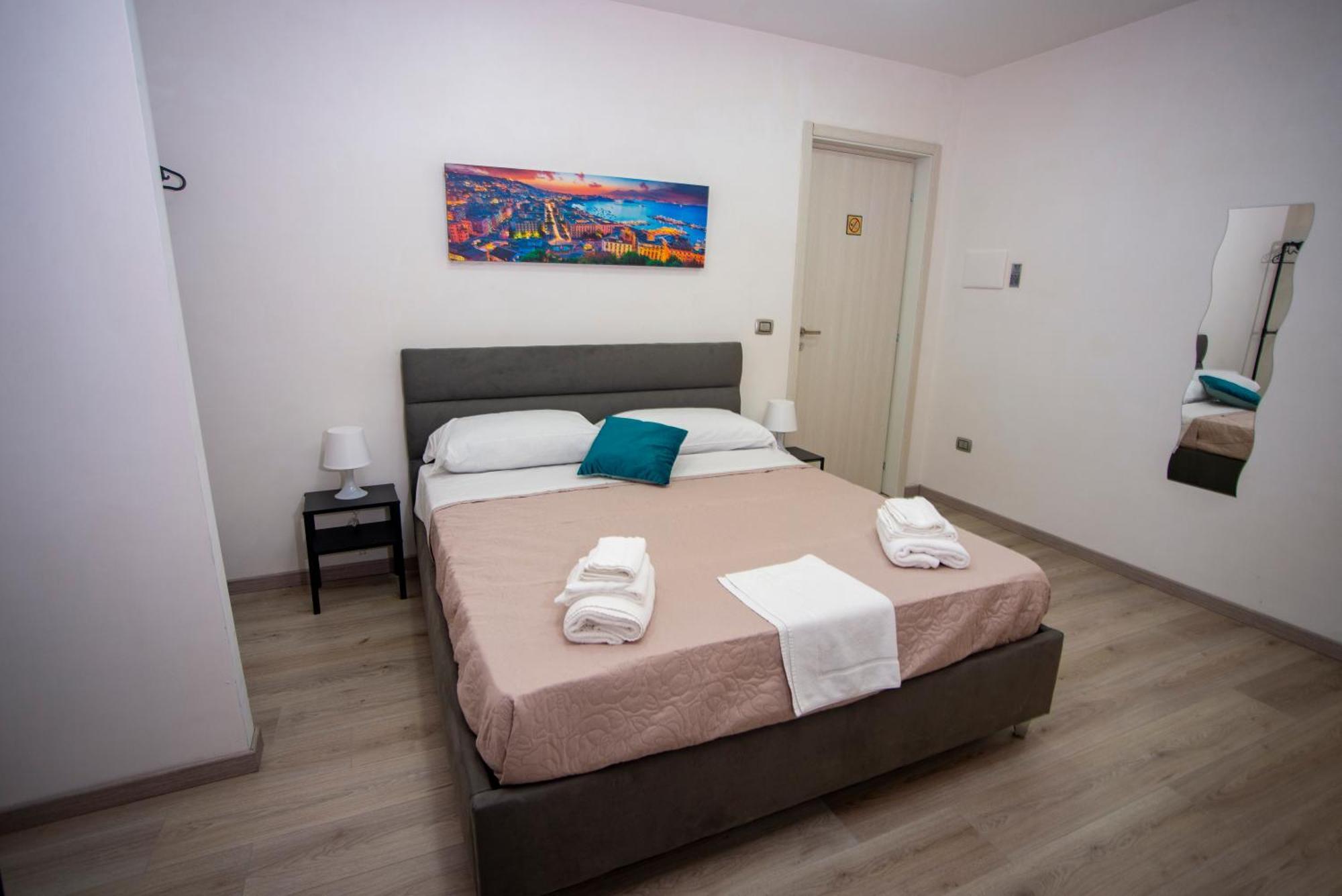 Na City Rooms Naples Luaran gambar