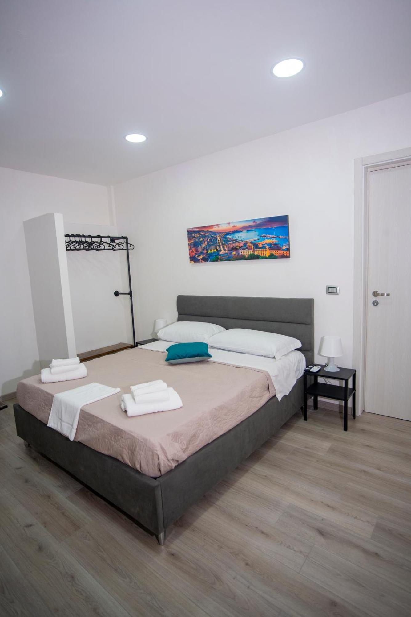 Na City Rooms Naples Luaran gambar