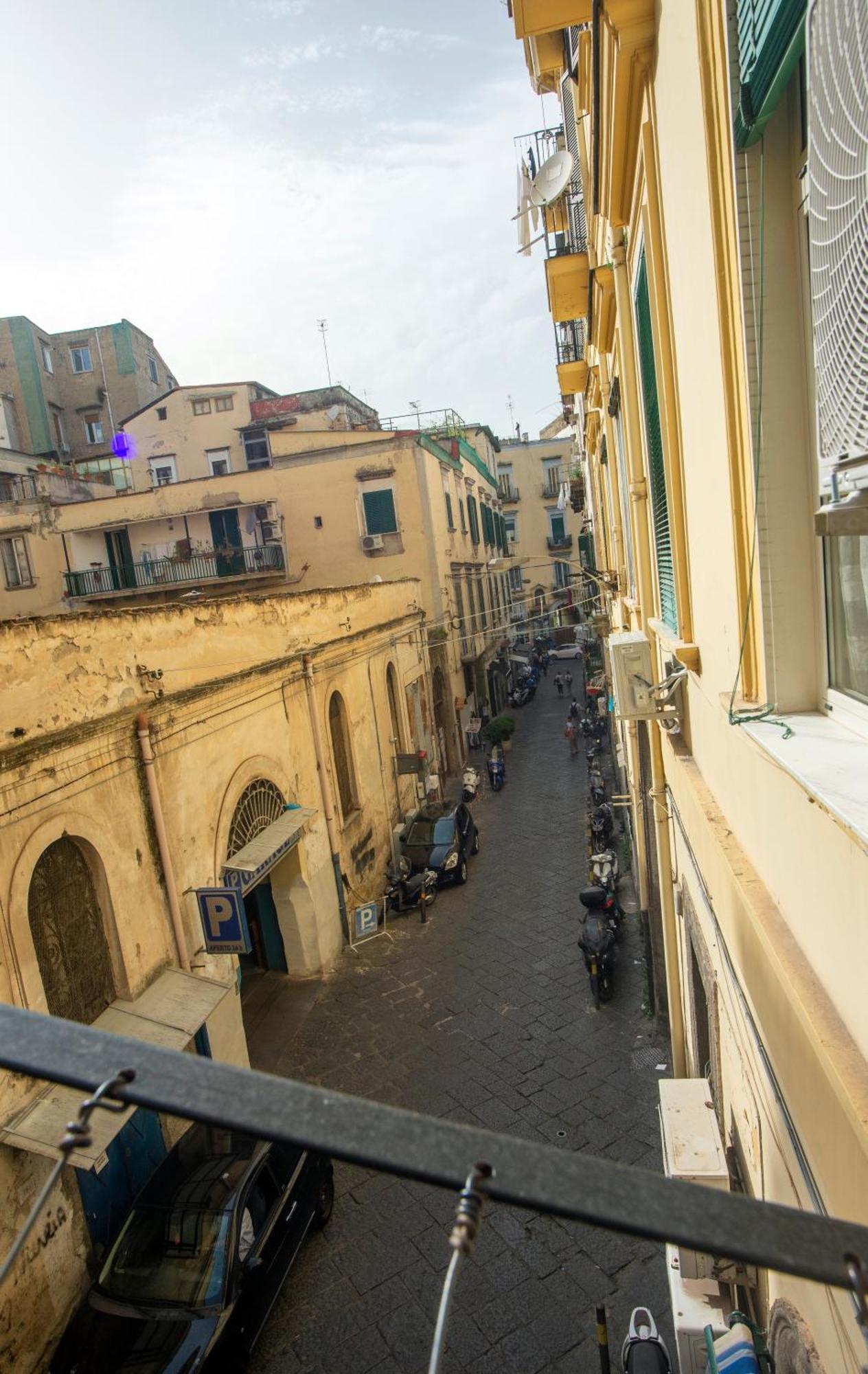 Na City Rooms Naples Luaran gambar