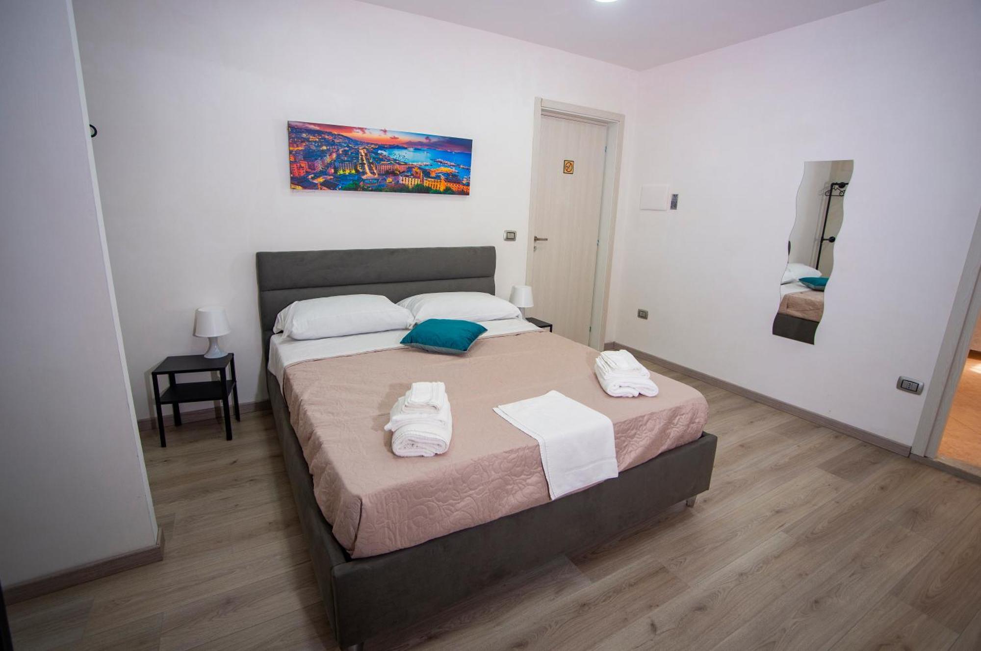 Na City Rooms Naples Luaran gambar