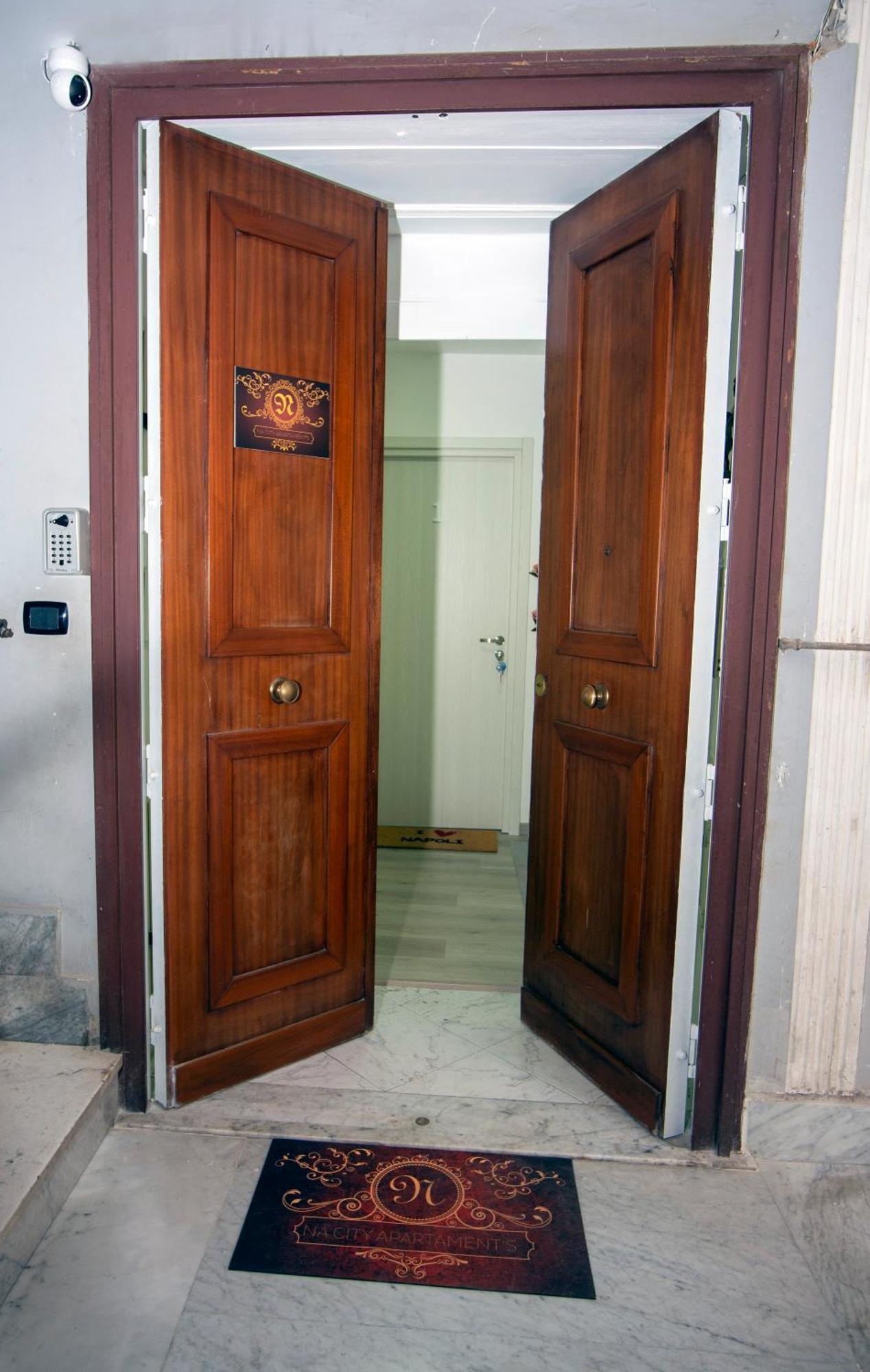 Na City Rooms Naples Luaran gambar