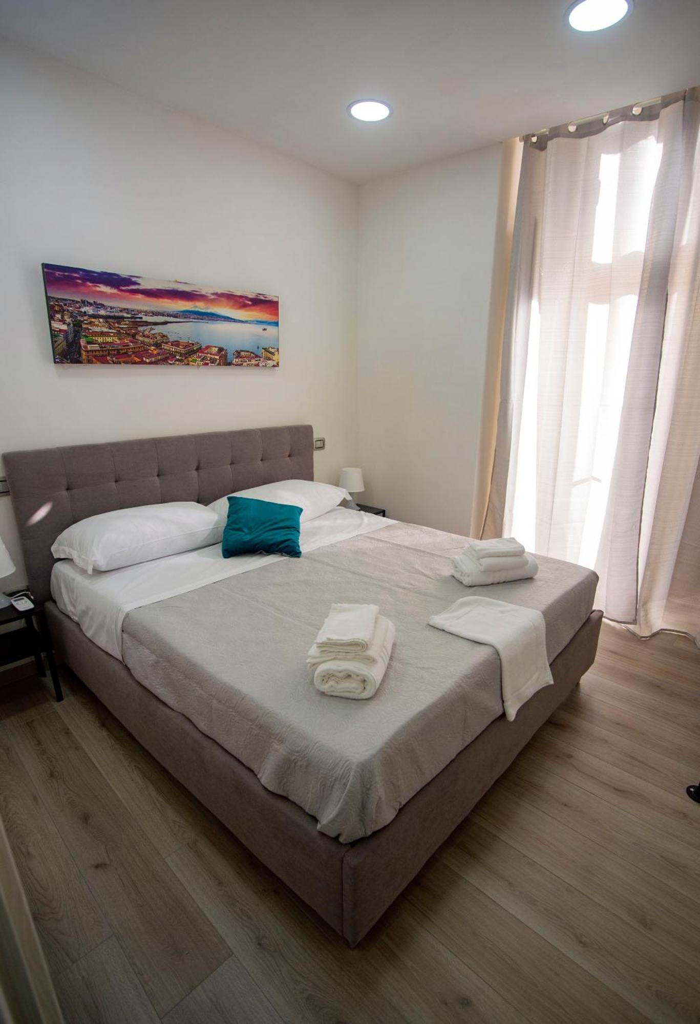 Na City Rooms Naples Luaran gambar